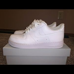 White Nike Air Force 1